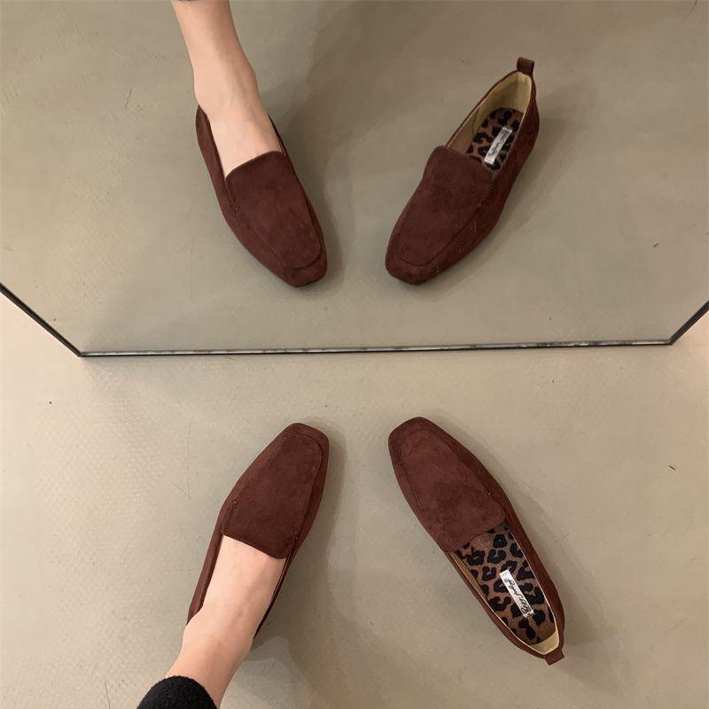 Nuove loafer basse a testa quadrata retrò autunno inverno 2025 versione coreana da donna in camoscio a pedale singolo scarpe Doudou pigre