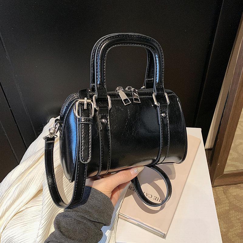 Spring and Summer Super Hot Small Bag Women 2025 New Fashion Versatile Messenger Bag Popular Portable Boston Bag