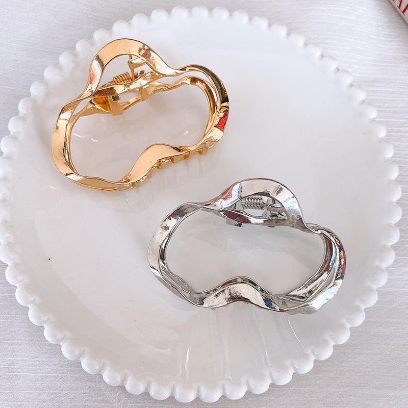 2022 Summer Non-slip Large Shark Hair Clip for Women