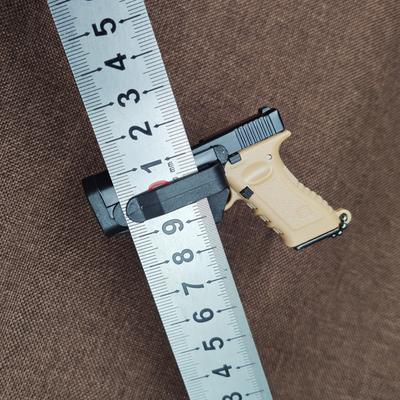 1 Pièces 1:3 Porte-clés Pistolet en Métal Holster Étui de Protection à Tirage Rapide 1: 3 Couvercles de protection en plastique pour accessoires spécifiques au modèle Glock G17