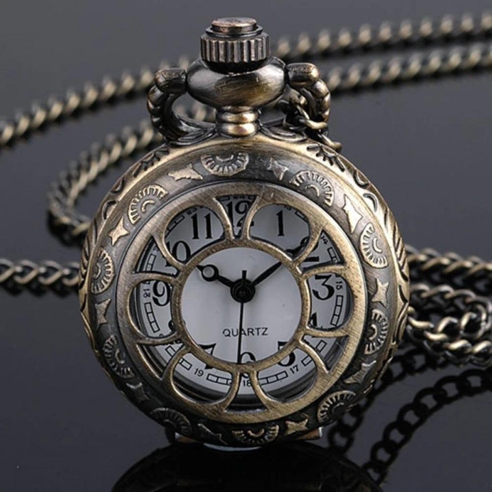 Creative Retro Flip Pocket Watch Personalized Three-dimensional Engraved Vintage Necklace Watch for Boys and Girls Commemorative Quartz Watch