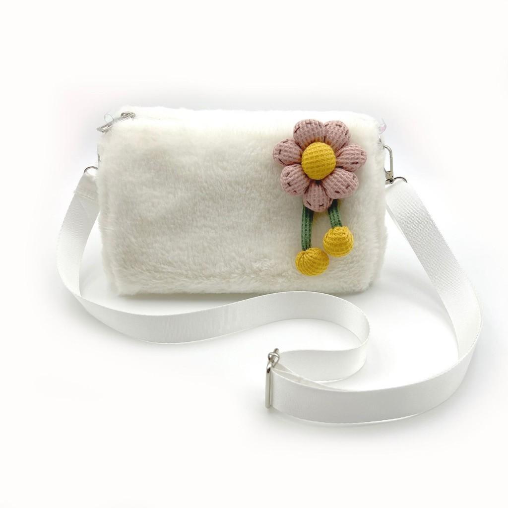 

Adorable Plush Shoulder Bag With Floral Design For Daily Use And Storage слонова кістка