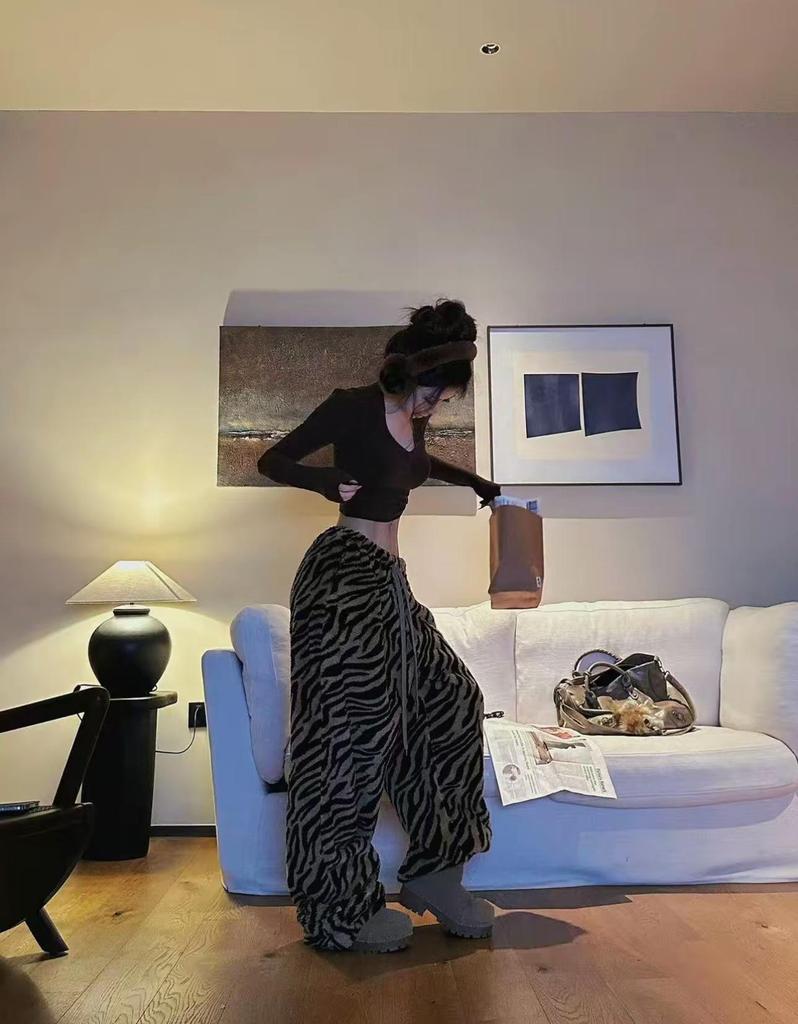 Korean INS Style Women's Soft Tiger Stripe Sweatpants - Cozy Winter Wear for Indoors & Outdoors