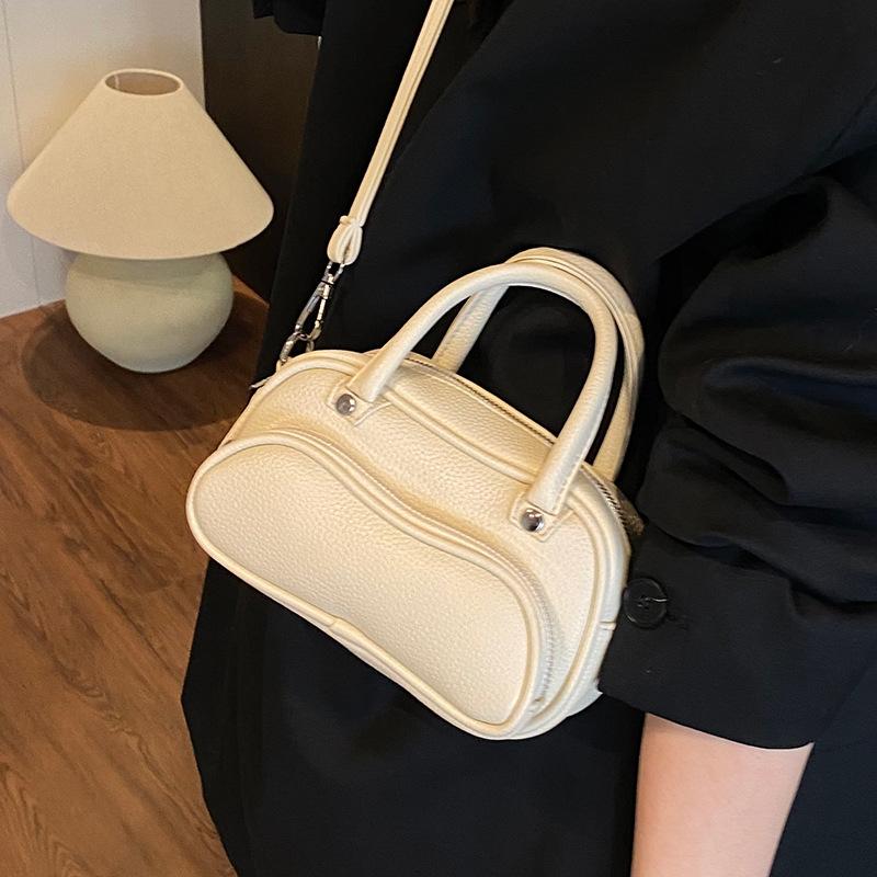 Korean version of trendy simple lychee pattern cream portable pillow bag women's leisure commuting versatile high-end messenger bag