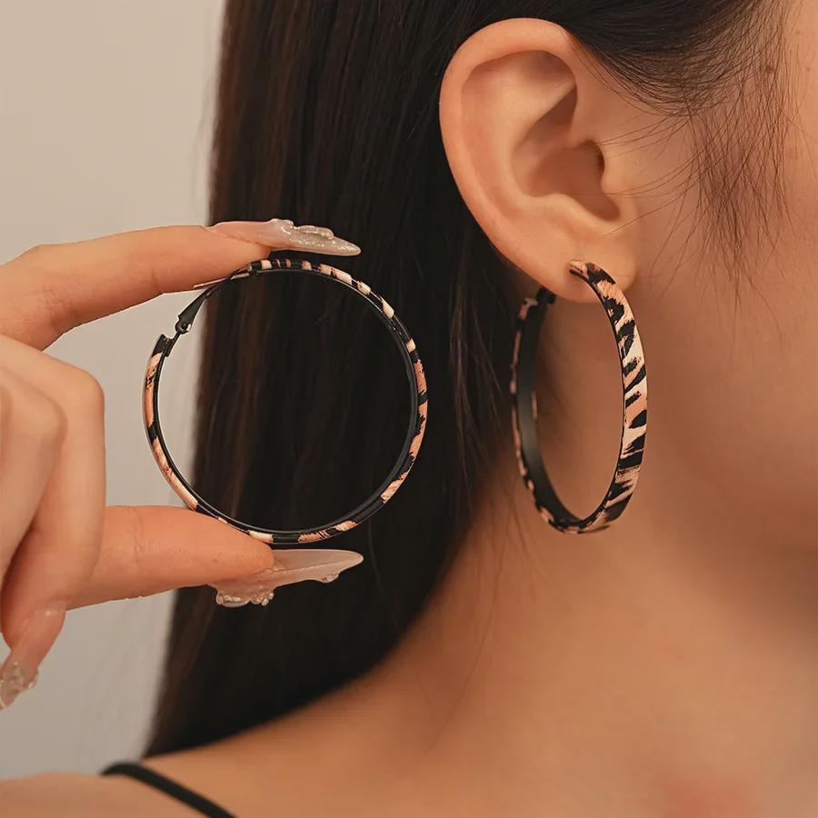 Retro Leopard Print Polka Dot Geometric Earrings - High-End Artificial Leather Design for Women