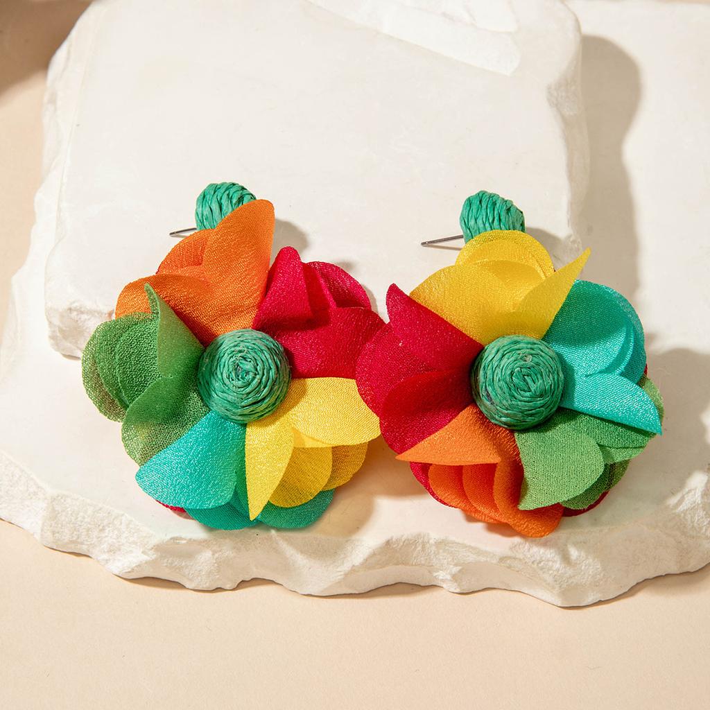 Exquisite temperament flower earrings, geometric exaggerated matte stud earrings