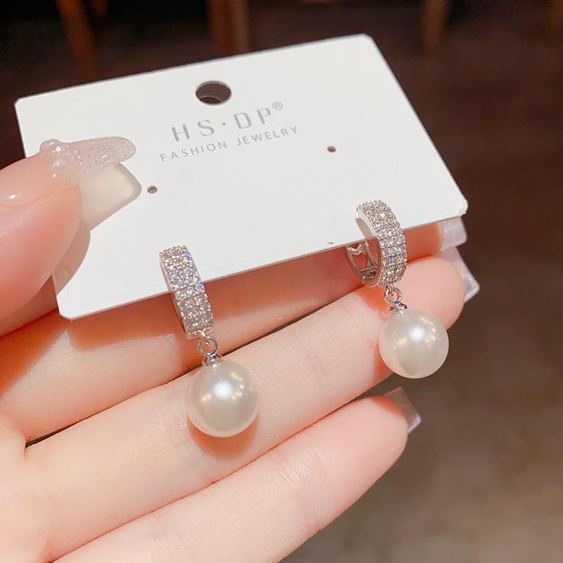 Women Retro Minimalist Micro Inlaid Zircon Pearl Fashion Earrings