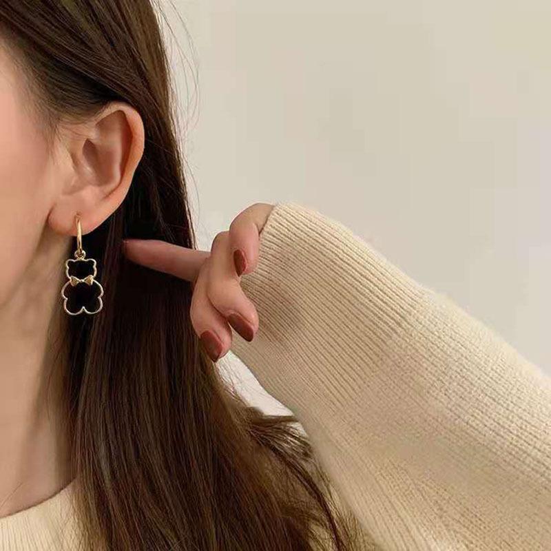 Korean Tide Personalized Versatile Hollow Bear Earrings Simple Versatile Cute Stud Earrings Cold Wind Earrings