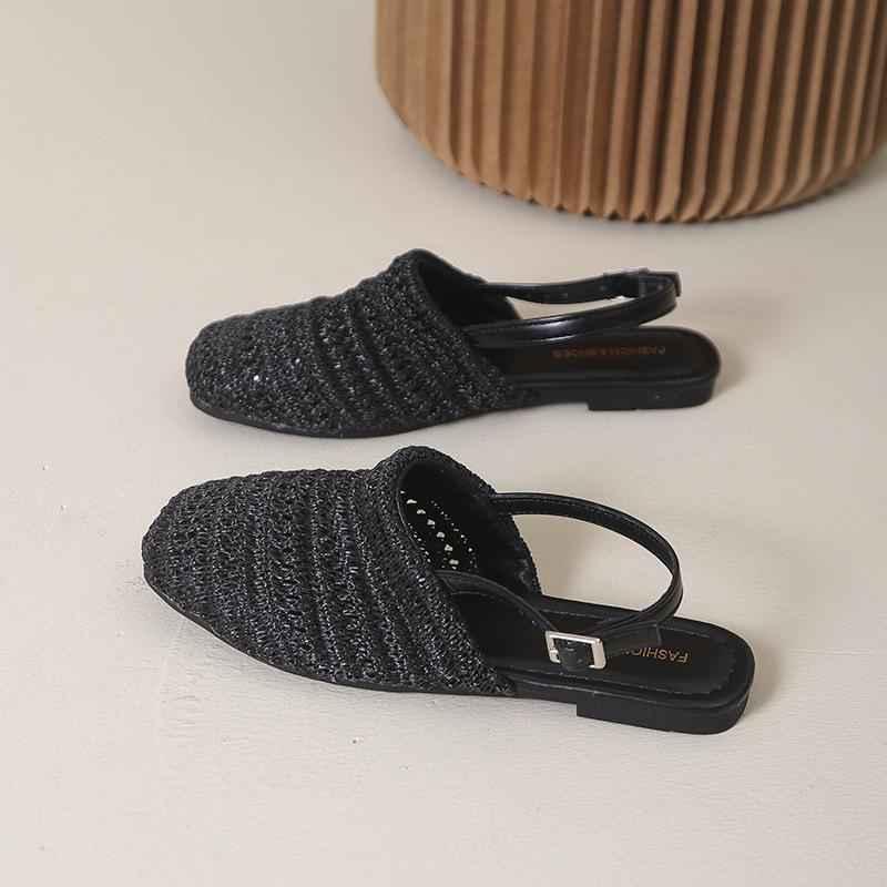 Tjock klack och grund mun halmvävd väska huvud bakre tomma sandaler damskor vår och sommar 2025 nya platt botten en-ords sandaler