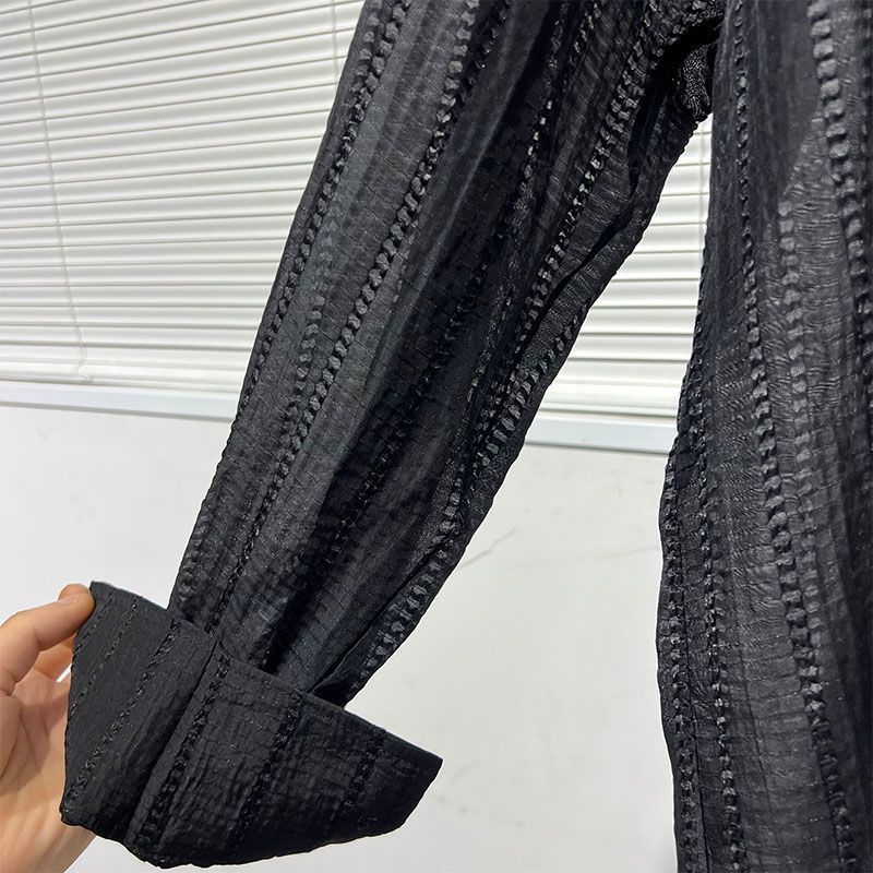 Jednoduchá a volná dutá závěsná designová letní chladivá a stylová košile lehká košilová bunda