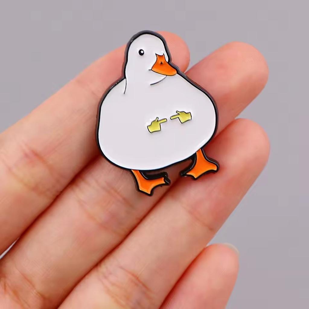 Elegant Duck Shaped Lapel Pin Handmade Animal Brooch Stylish Corsage Badge Fashion Accessory for Parties and Dinners