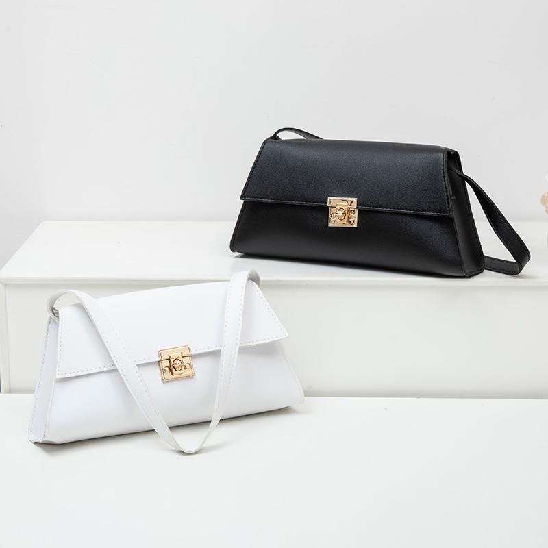 Internet Celebrity Retro Small bag for Women In Autumn and Winter, new trendy crossbody bag, fashiable e shoulder small bags
