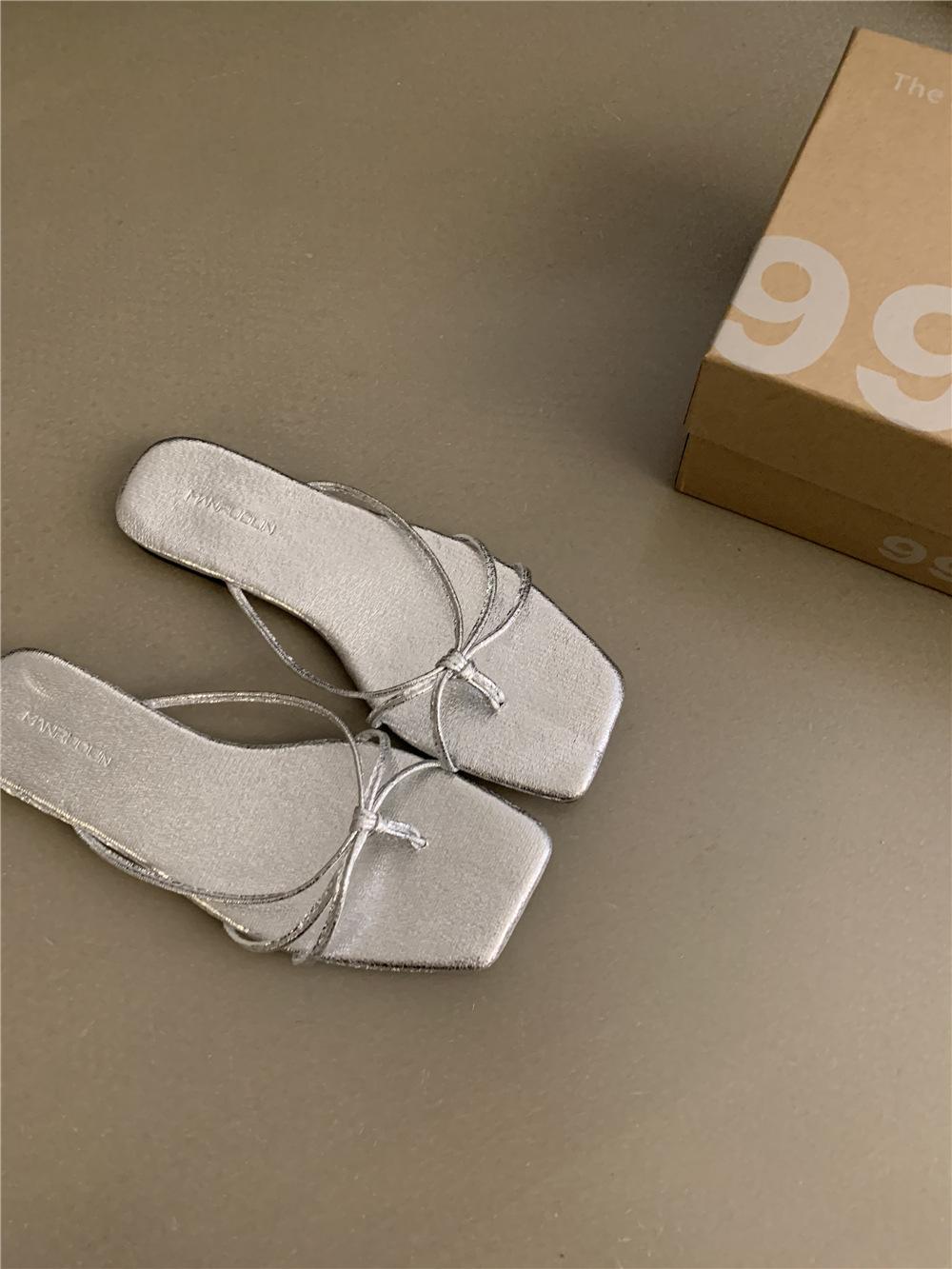 

Retro silver sandals seaside soft-soled flat-bottomed slippers for women s summer flip-flops French fashion women s sandals 40 серебряный