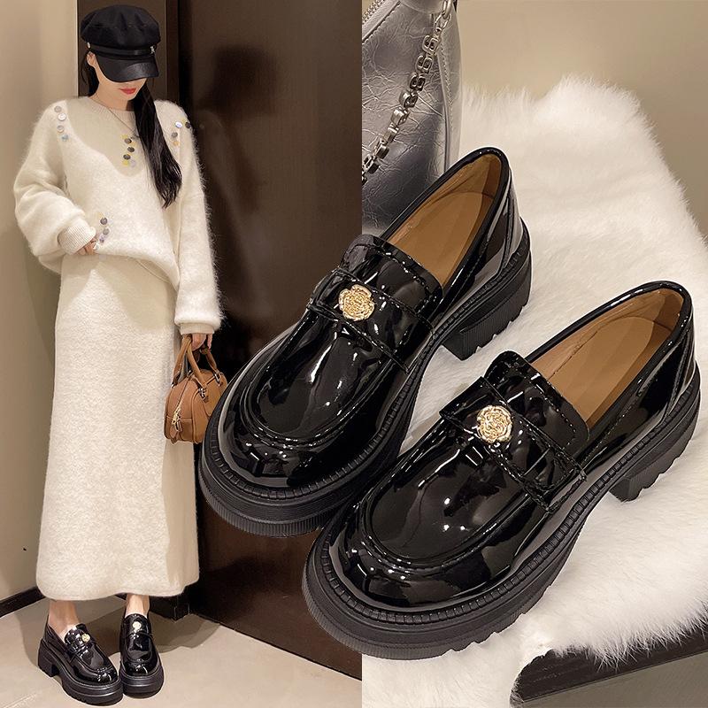 Camellia platform loafers women's 2025 new autumn one-pedal women's shoes soft-soled British style French small leather shoes