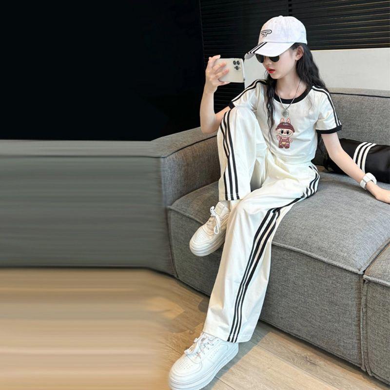 

Детский модный комплект Labubu Летняя футболка для девочек Повседневные брюки широкого кроя Комплект из двух предметов 140