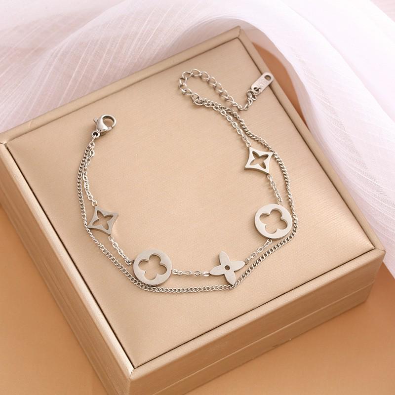 High-End Titanium Steel Four-Leaf Clover Bracelet with Shell Pendant – Durable, Fade-Resistant Design
