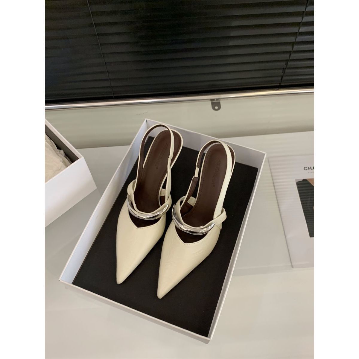 

Нишевые туфли на высоком каблуке серебристые с сумкой на голову сандалии обувь феи 2025 новые весна и лето темперамент светская львица острые одинарные туфли 39