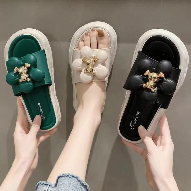 Korean Fashion Slippers 2024 Summer New High Quality One Line Cool Slippers Thick Sole Versatile Flower Simple Women's Shoes