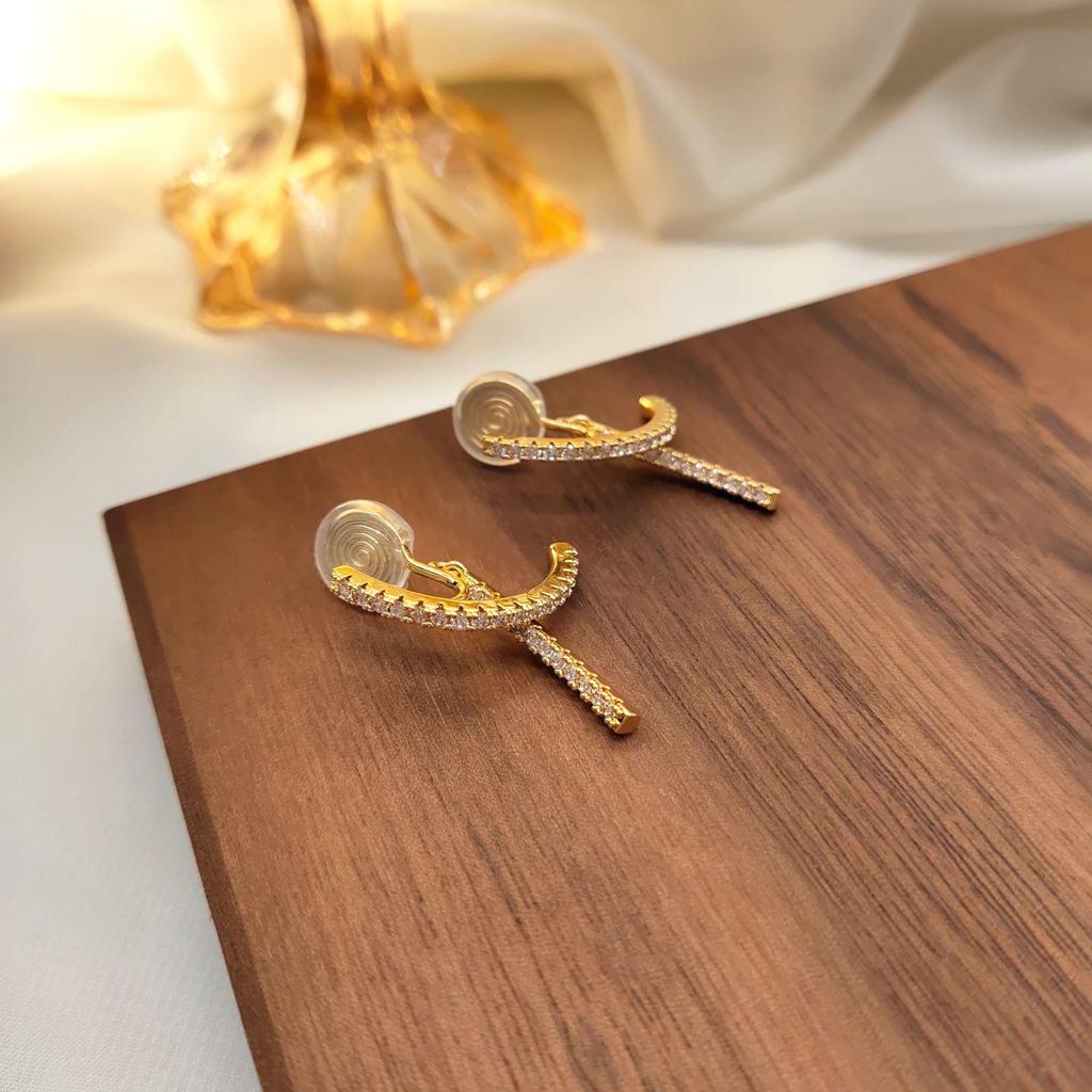 Korean One-Piece Diamond-Inlaid Cross Ear Clips for Women (Non-Pierced, Painless)