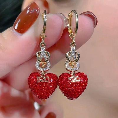 Punhos de Orelha Coração de Diamante Vermelho de Luxo: Brincos Elegantes e Únicos para Mulheres