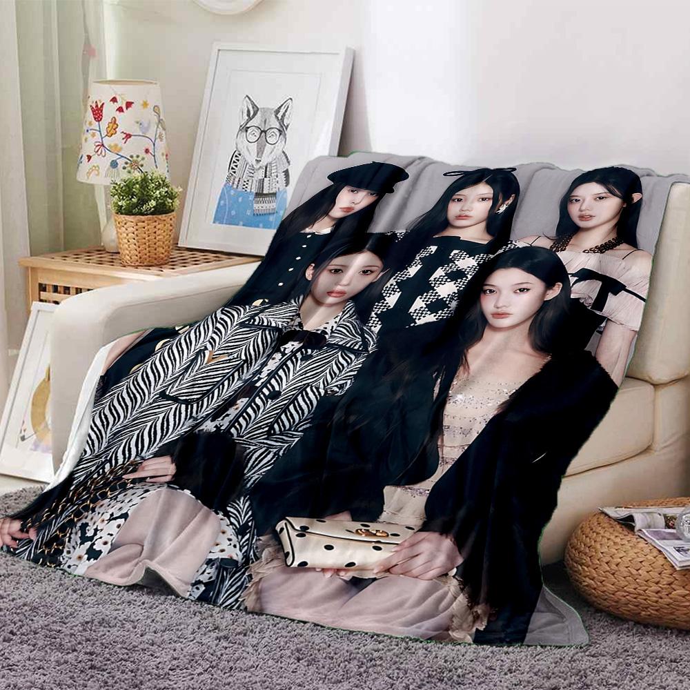 1pc Girl Group Fashion Flannel Blanket for Super Soft Cute Comfort Blanket for Travel Bedding Couch Sofa Blanket Y7308