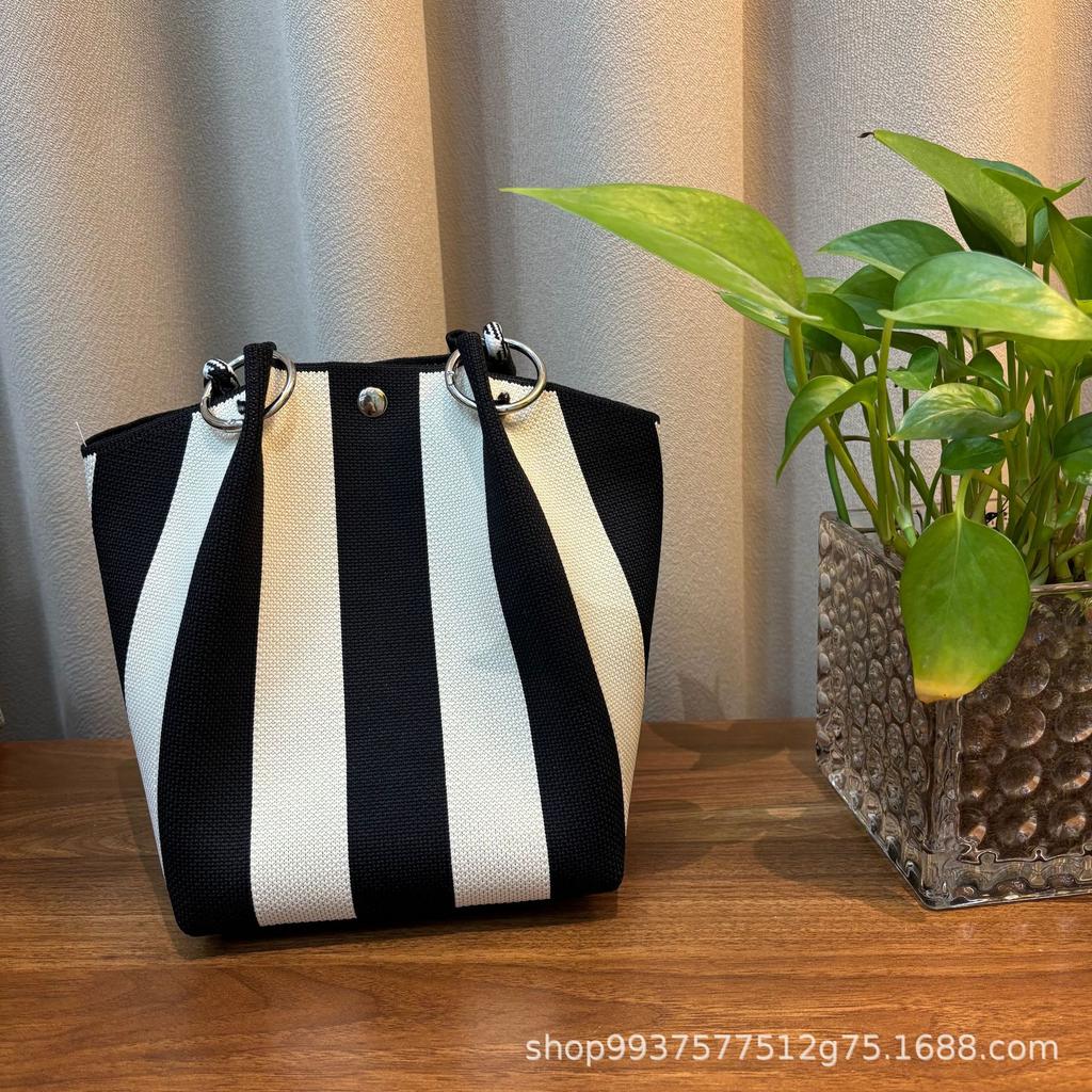 New Woven Ring Buckle Bag Knitted Bag Three-dimensional Magnetic Buckle Handbag Handbag Handbag Knitting