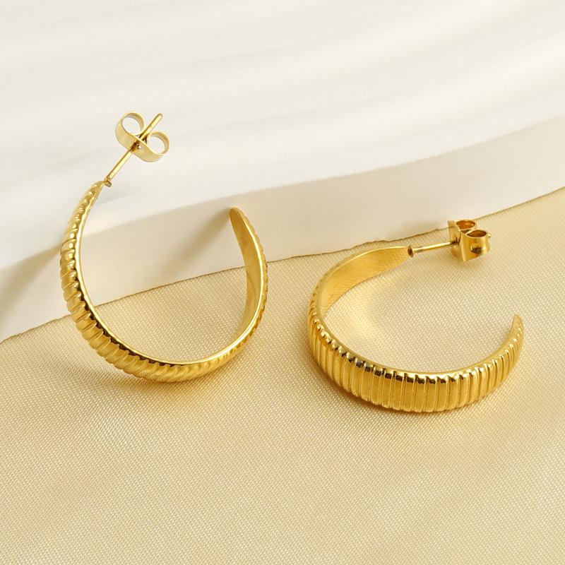 

2023 Autumn/Winter C-Shaped Irregular Geometric Earrings for Women - Simple, Versatile, Elegant Design 18K