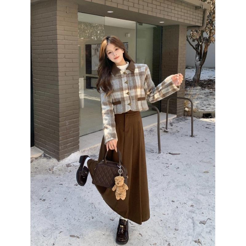 Women's 2024 Fashion: Two-Piece Wool Coat & Pleated Skirt Ensemble for Autumn/Winter