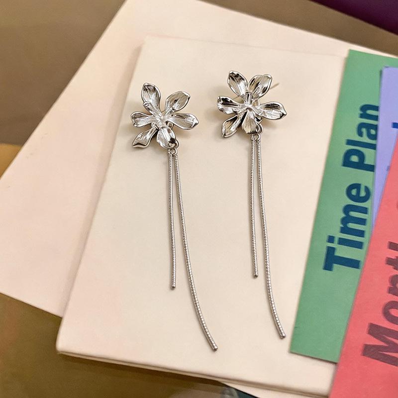 Silver Needle Floral Tassel Stud Earrings - High-End, Fashionable, Light Luxury, Versatile Ear Accessories