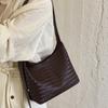 Fashion woven tote bag, women's tide large-capacity bucket bag, hot-selling commuter retro shoulder handbag