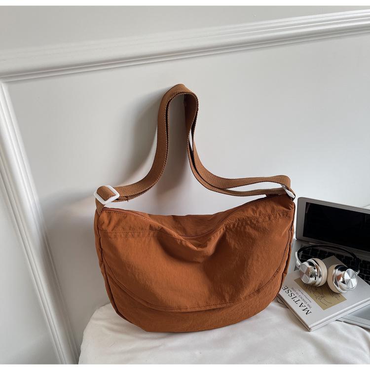 New Solid Color Women's Bag, Fashionable Lightweight Shoulder Bag, Simple and High-end, Casual Large-capacity Commuter Crossbody Dumpling Bag