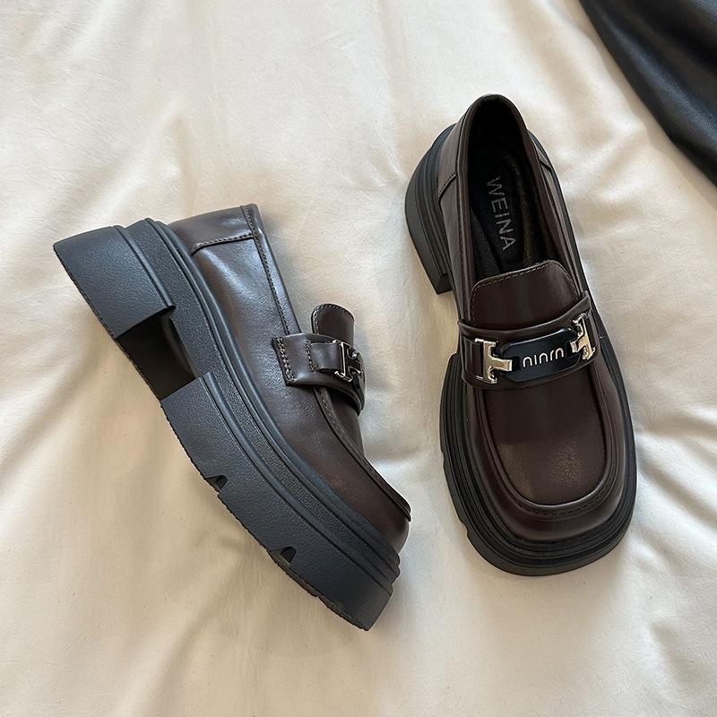 

Ретро туфли-маффины на толстой подошве с одним ремешком, весна 2025, новые туфли из маленькой кожи на толстом каблуке, женские туфли Мэри Джейн с металлической пряжкой 40 коричневый