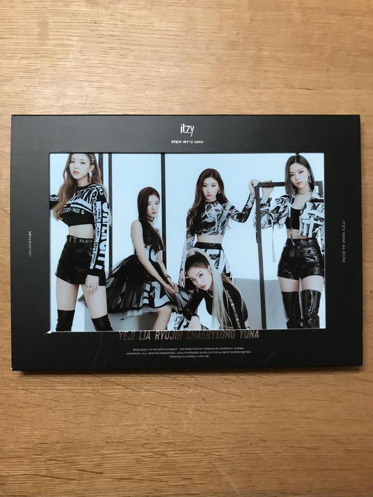 [USED] ITZY Yuna, Ryujin, Yeji, Lia, Chaeryeong Autographs