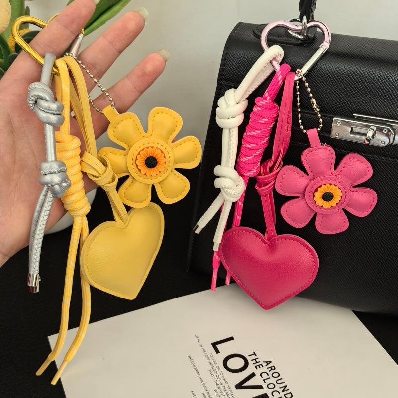 Portachiavi e Ciondolo Borsa Fiore Cuore in Ecopelle Vintage, Ciondolo Borsa Boho Fatto a Mano per Donna, Accessorio Estetico per Borse Tote