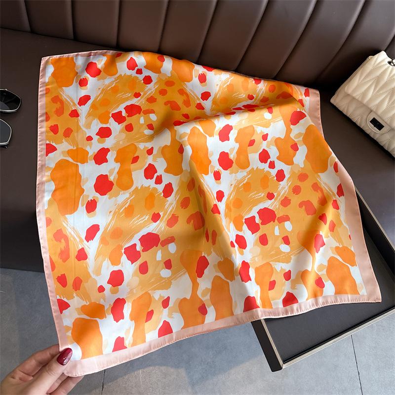 New Fashion Print Silk Square Scarf Women Suitable All Seasons Decoration Neck Ties Kerchief Wraps Female Hijab Neckerchief