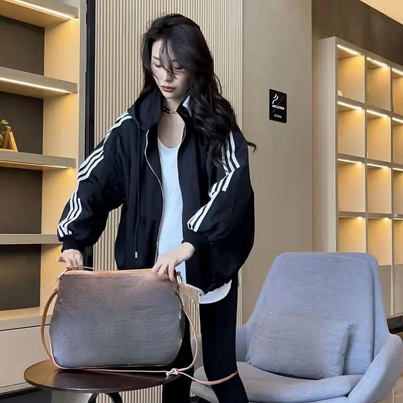 

Корейская версия трехполосной куртки с капюшоном, женская весенне-осенняя короткая повседневная спортивная куртка Charge, бейсбольная куртка 2XL чёрный