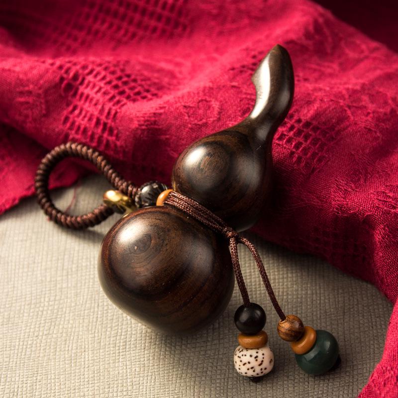 Sandalwood Gourd Keychain: Creative, Portable Pendant for Men & Women