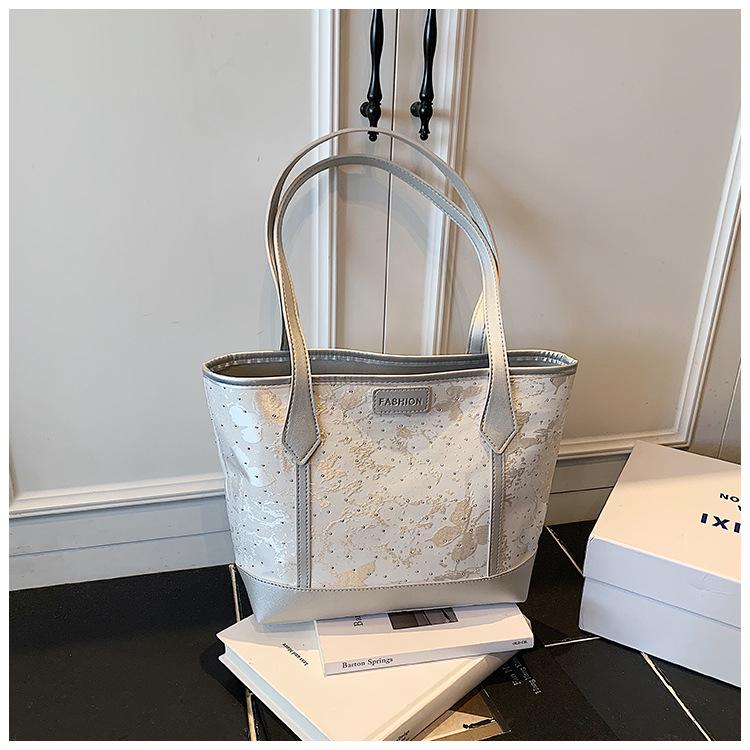 

Жіноча літня сумка-тоут 2025 року великої місткості в китайському стилі - Однотонна, з однією ручкою для плеча/руки срібний