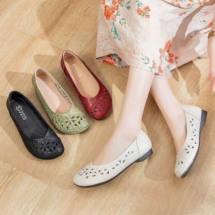 Medium Sandals Hollow and Breathable Flat-bottomed Non-slip Leather Shoes Summer Soft-soled Hole Soft Leather Shoes