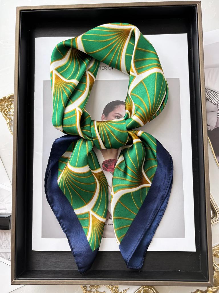 Vintage Chain Print Satin Square Scarf Soft Lightweight Women’s Fashion Accessory for Hair Neck Shawl Elegant Hair Scarf