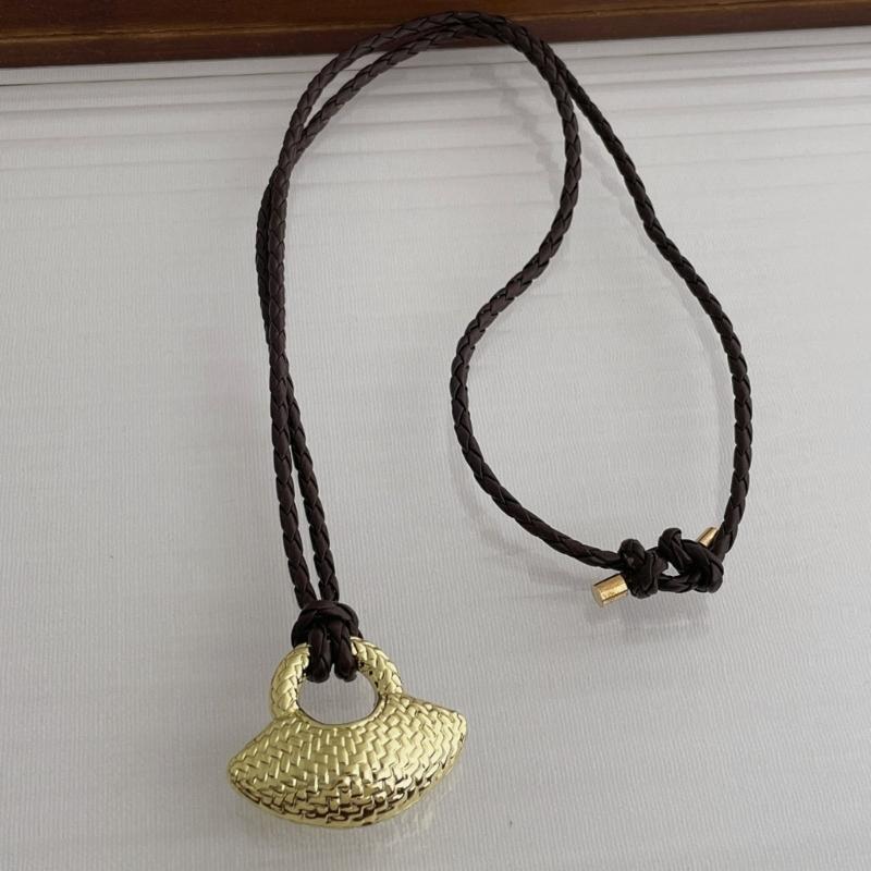 Collana con Cordoncino e Ciondolo in Paglia Intrecciata a Lunghezza Regolabile, Design Francese, per Uso Quotidiano e Feste