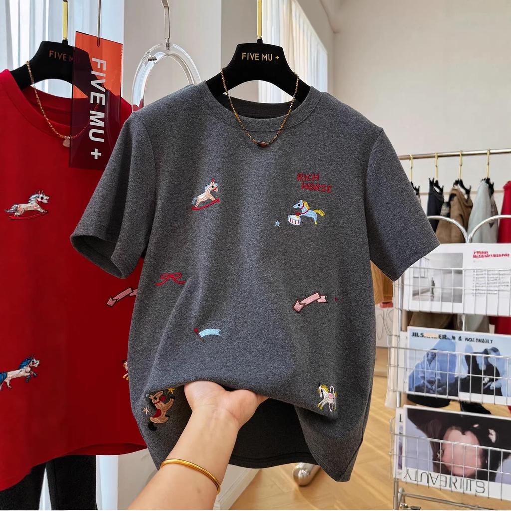 Women's Gray Pony Print Short-Sleeve T-shirt: 2026 Early Spring Slimming Loose Fit