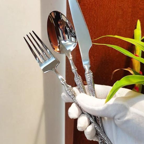 French Style Cutlery 304 Stainless Steel Hammered Texture Tableware Non-Slip Handle Small Waist Design Serrated Knife Sharp Fork Spoon