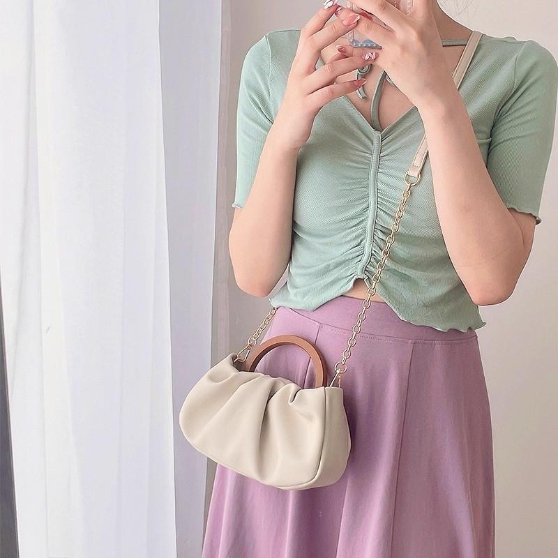 A Mini Crossbody Bag with A Unique Design Sense of Pleated Clouds