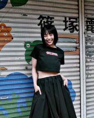 Loaegsyueol Harmony Crop T-Shirts_Black