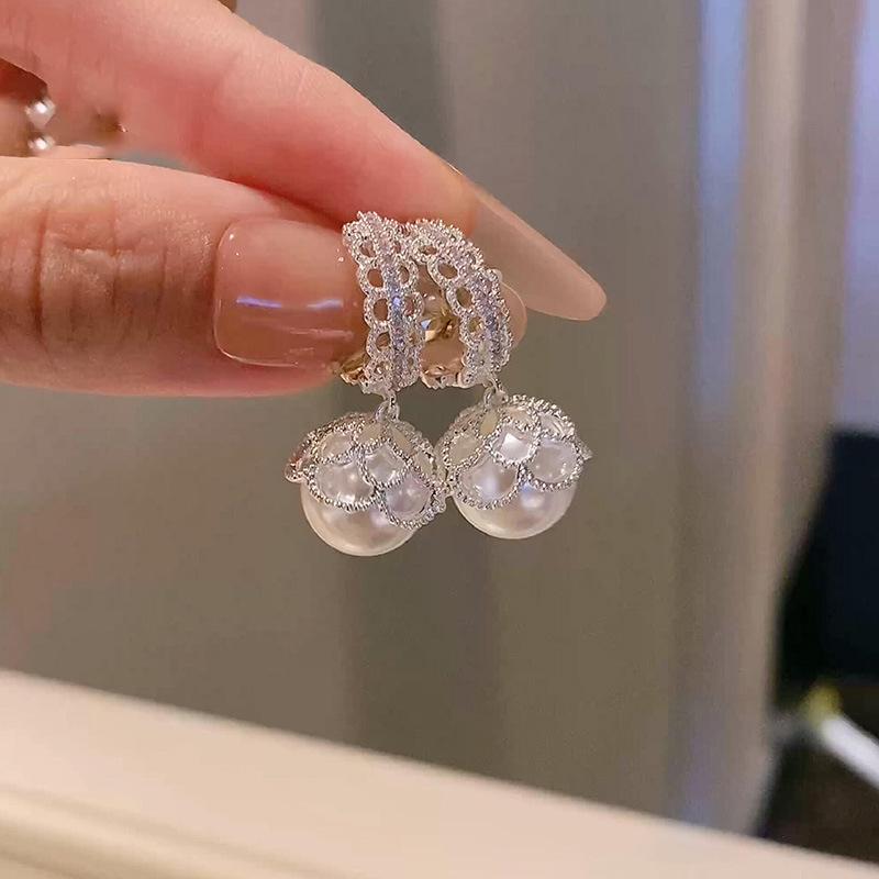 Gold-Plated Zircon Pearl Lace Earrings: French Retro, Versatile, and Luxurious Accessory for Women.