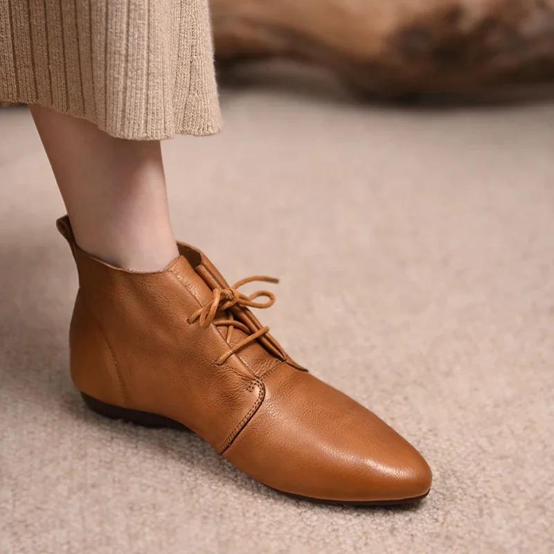 Dameankelstøvletter ensfarget skinn høstmote spiss tå snøring flate støvletter for kvinner casual retro sysko