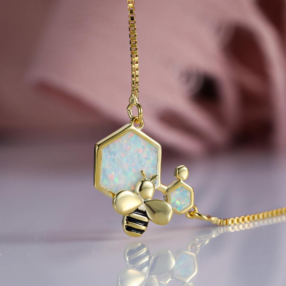 Spring and Summer Korean Geometric Jewelry Gold Bee Necklace Womens Simple Retro Style
