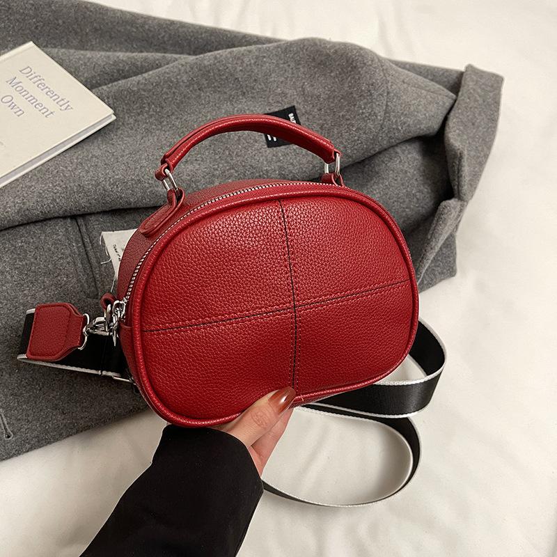 Popular Bag Women's Simple Messenger Bag Single Shoulder New Women's Bag 2025 Small Square Bag Commuter Bag