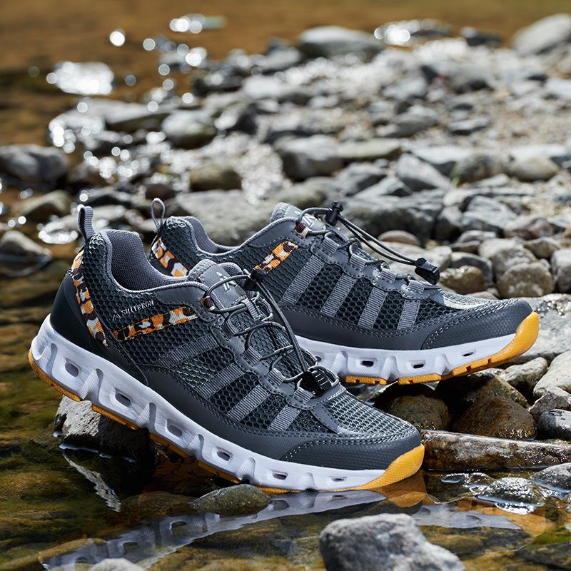 New outdoor creek walking shoes summer hiking off-road breathable mountaineering couple sports shoes